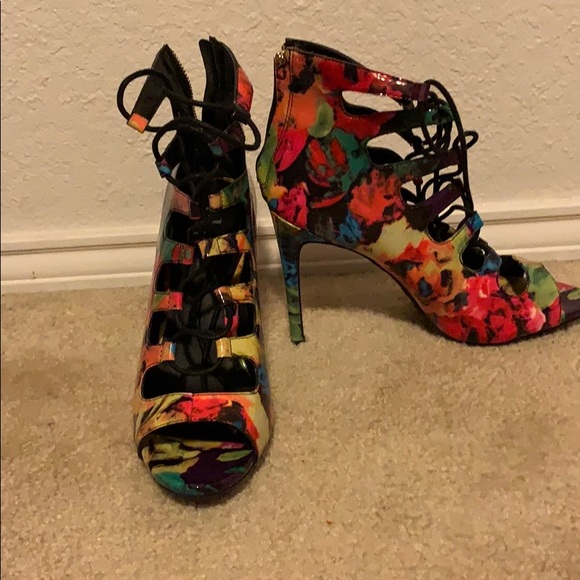 Shoes - Picture 1 of 4